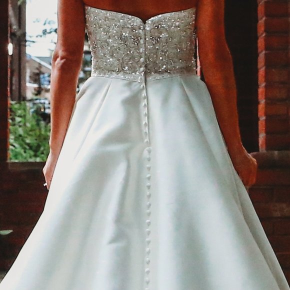 Wedding Dress - Picture 6 of 7